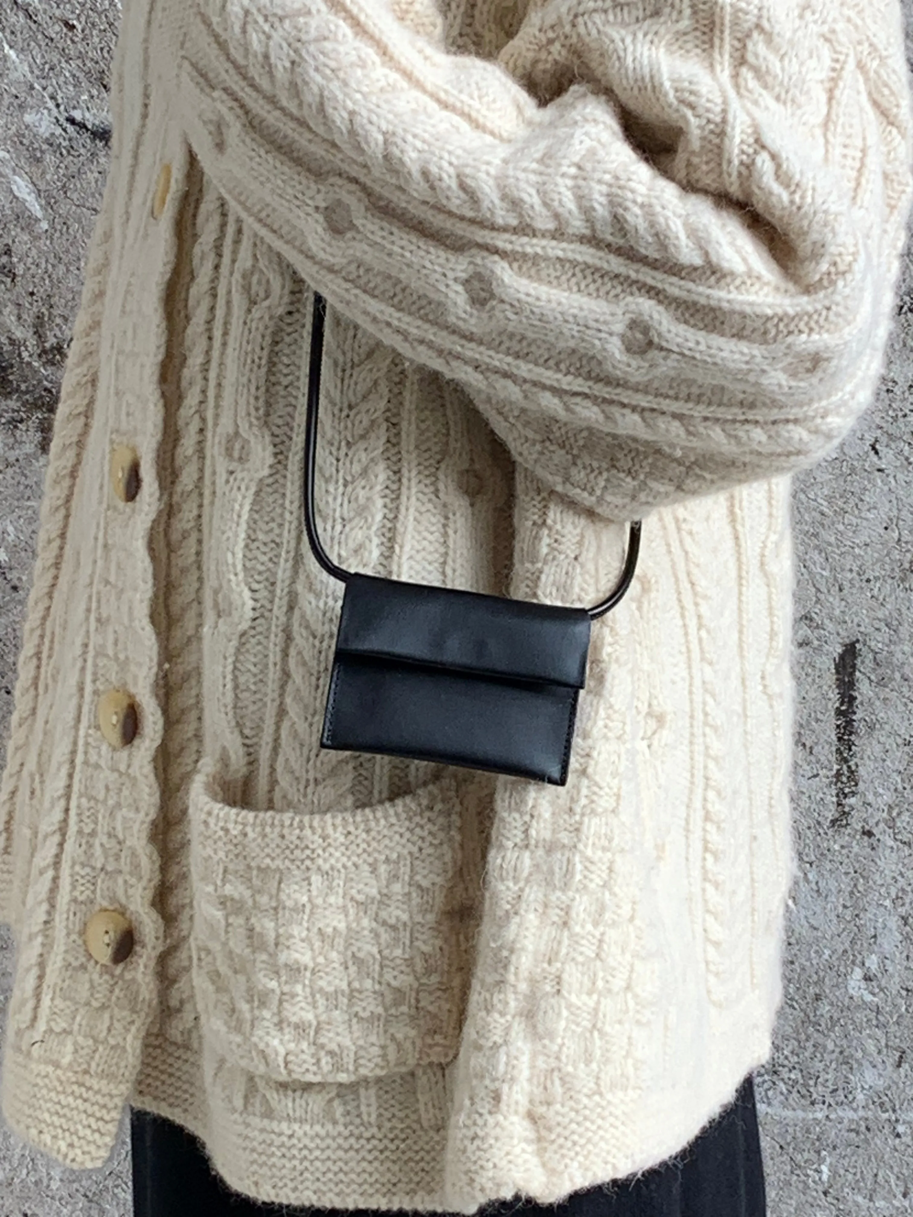 black wallet shoulder bag